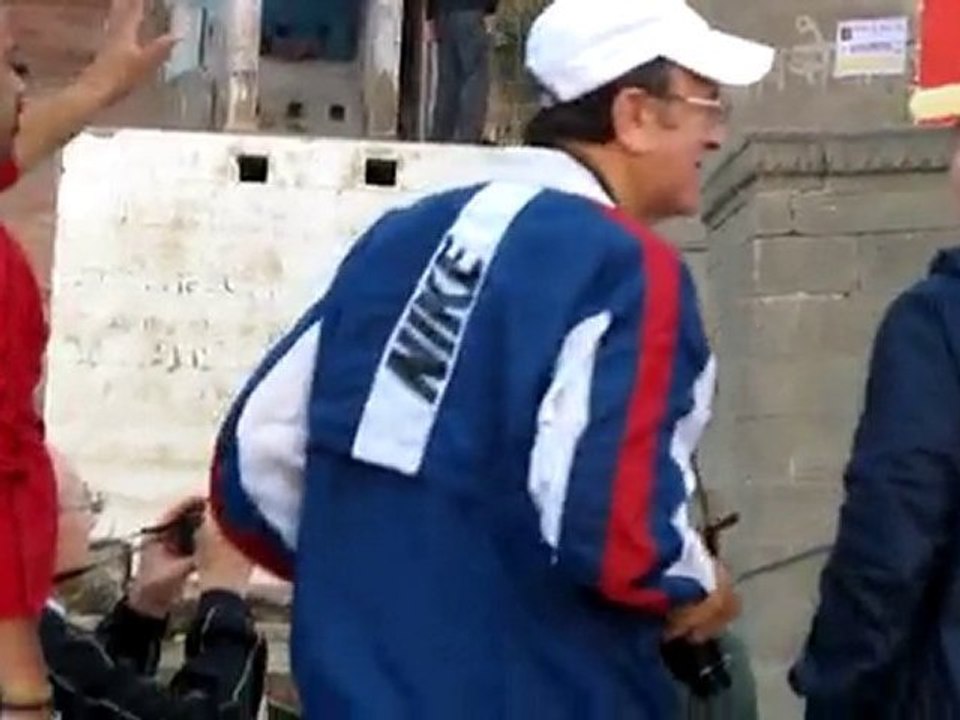 gym sur les ghats à Bénarès, vue de la barque à l'aube
