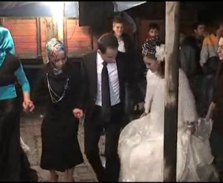 Ayşe ve Bahrinin Düğünü, Horon Halkası