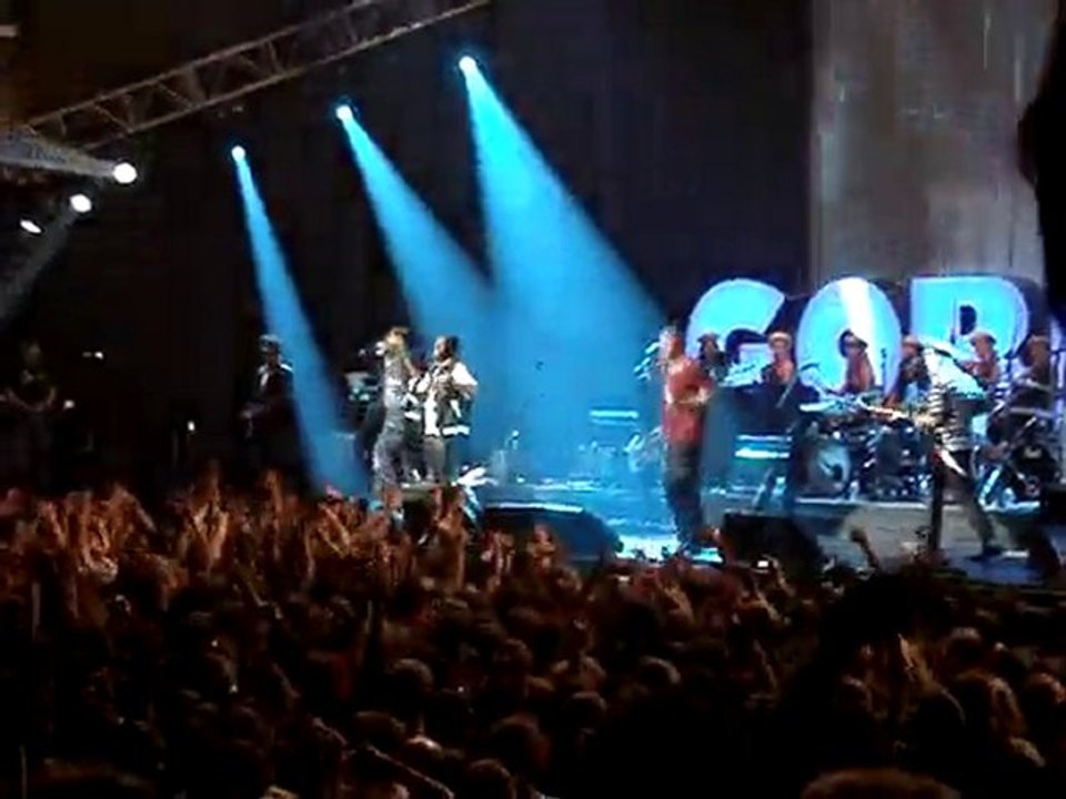 Gorillaz "Clint Eastwood" live au Zénith (2010)