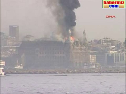 Haydarpaşa Garı yanıyor!