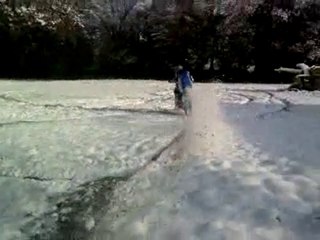 sur la neige en moto
