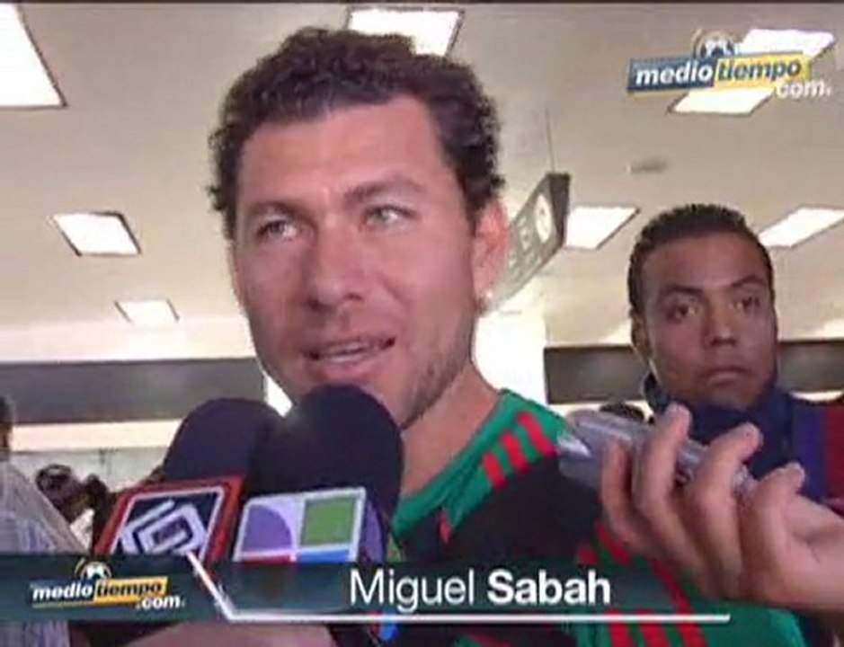 Medio Tiempo.com - Reacciones Selección Aeropuerto 25 de Marzo del 2010.