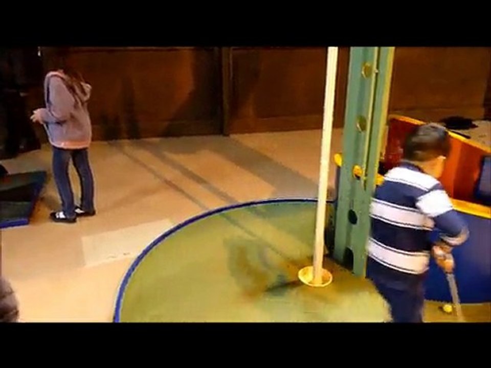 101017 Cyril MiniGolf7m