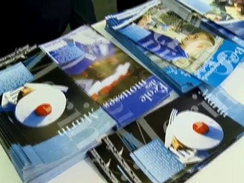 Affluence sur le stand Défense au salon de l'éducation