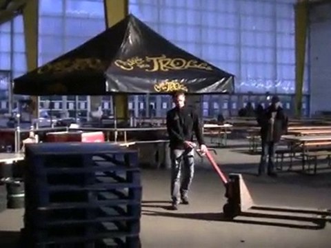 Montage du Festival En Jeux 2010.