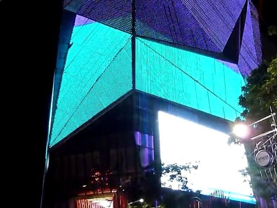 Orchard Central, edificio con luces en Singapur