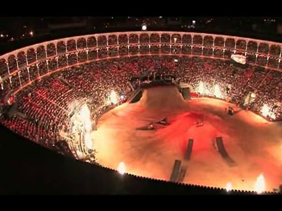 Culture Pub - La saga, Red Bull : une boisson polémique