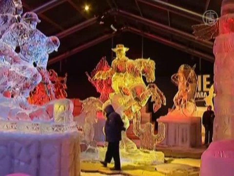 Ледяные Мэрилин Монро и Московский Кремль