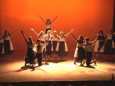 271110 Esbart Olesà i Tiorbins al teatre Nuria Espert