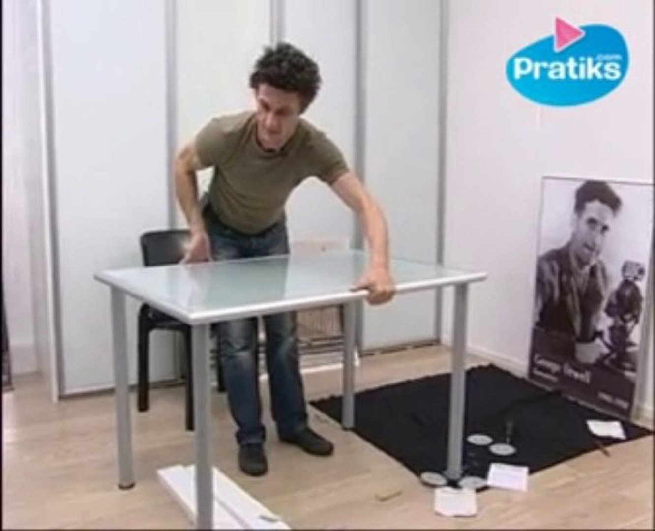 Comment assembler le plateau VIKA LAURI et les pieds VIKA CURRY d'IKEA -  Vidéo Dailymotion
