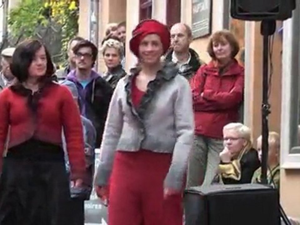 the SIXTEES FOREVER - eigensinnig herbstlich variierte Mode