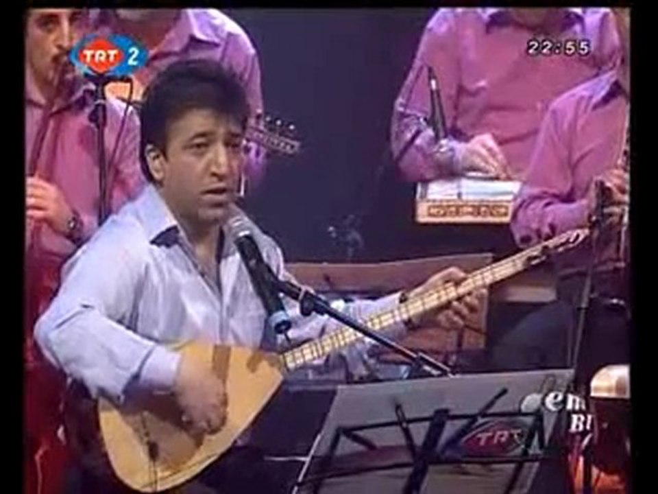 evlerinin önü