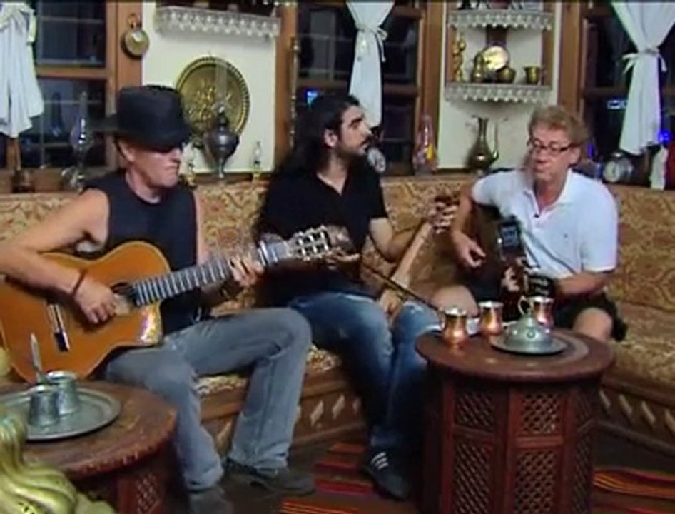 Deniz Üstünde Fener