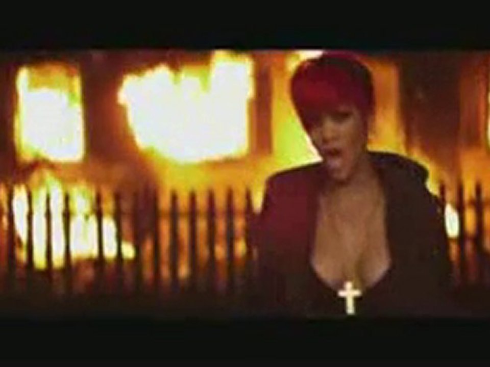 Rihanna ft Eminem ~ Love the way you lie