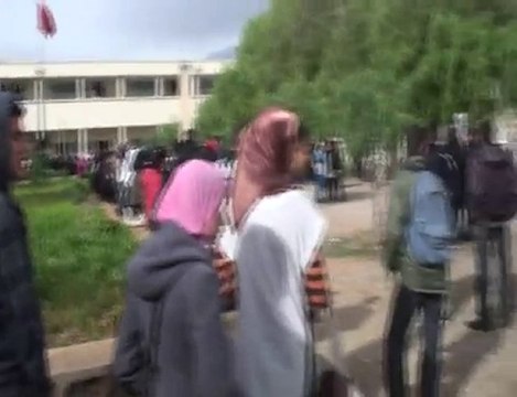 ثانوية عبد المومن بوجدة تحتفل بعيد الاستقلال والمسيرة