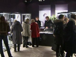 Wallis Simpson bracelet fetches record price