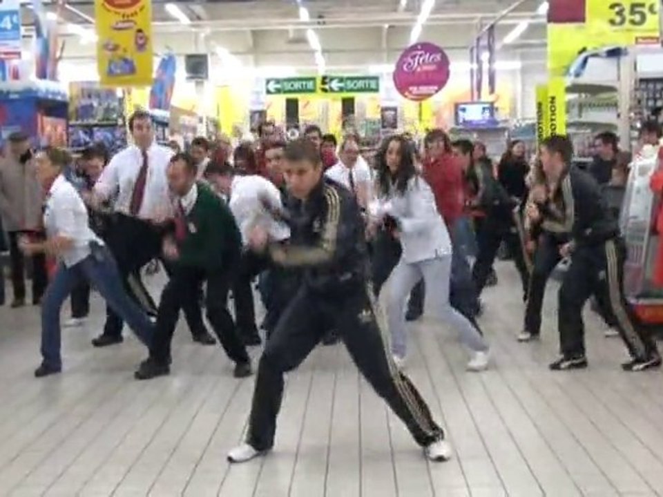 Flash Mob Auchan 27.11.2010 Mousier tombola dédicasse