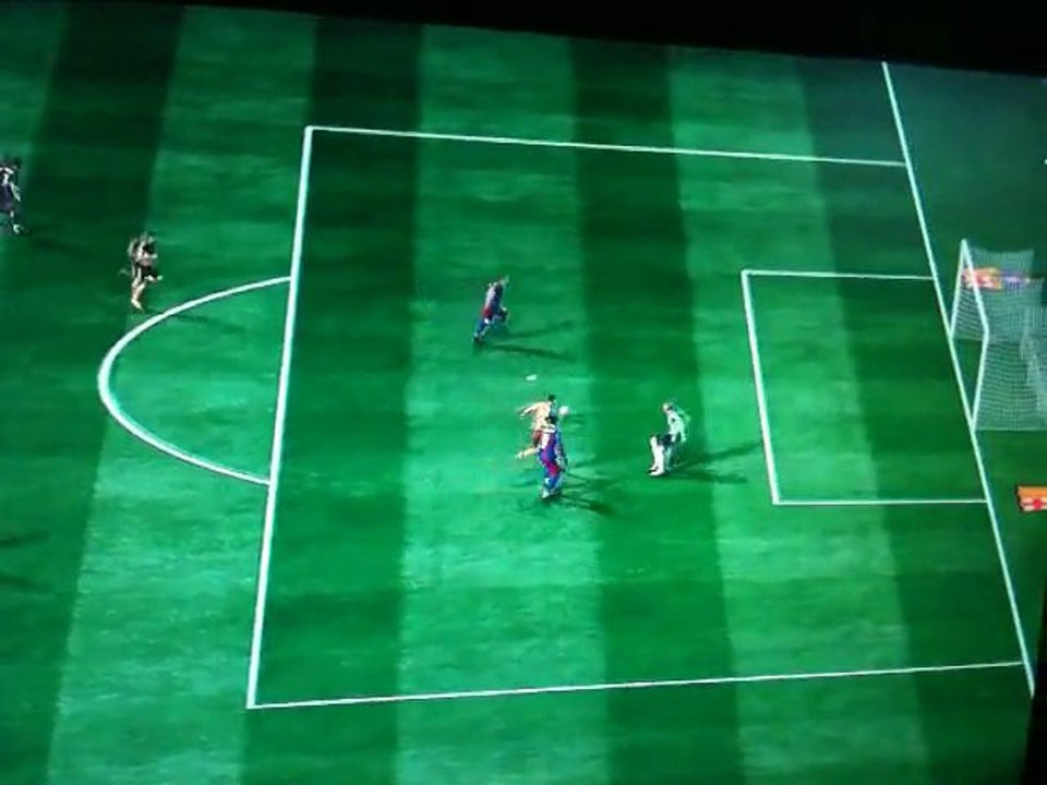 FIFA 11 Gros Raté De Iniesta Qui Labmet Tout De Même