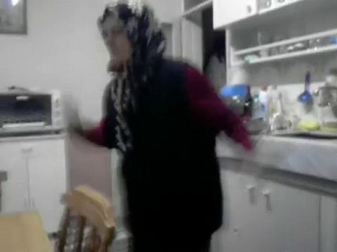 SÜPER BABAANNEDEN APAÇİ DANS SHOW