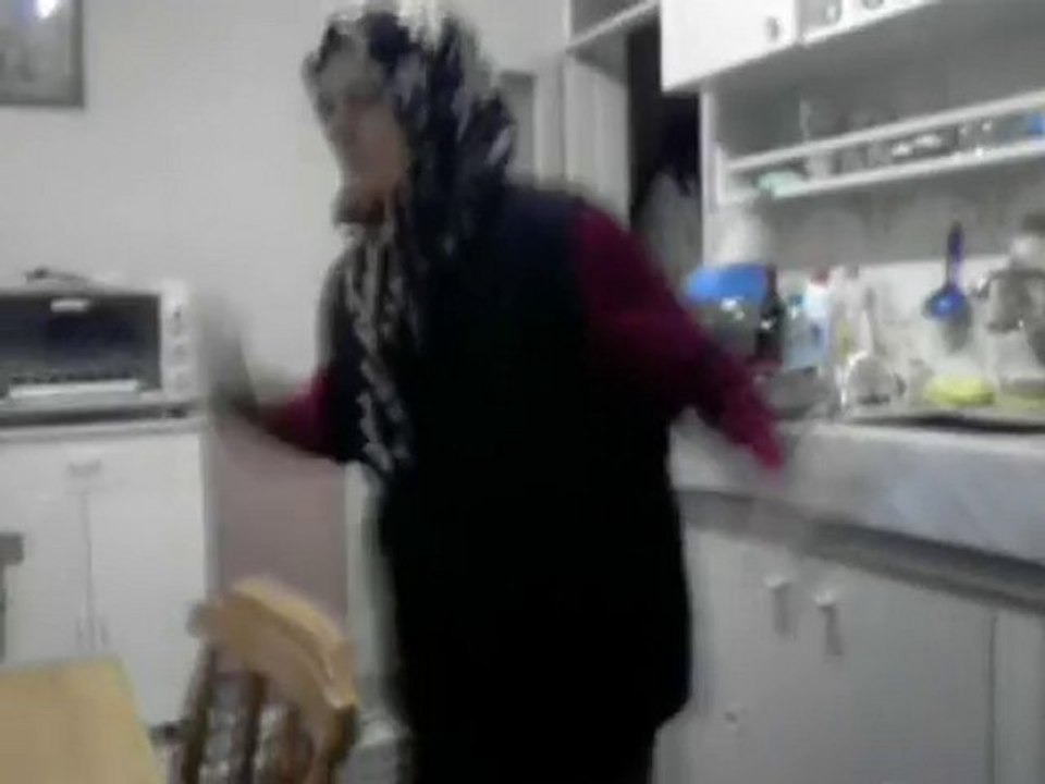 SÜPER BABAANNEDEN APAÇİ DANS SHOW