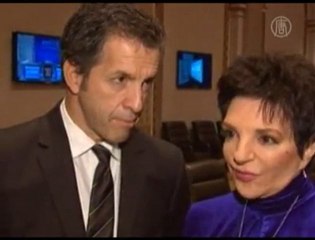 Liza Minnelli Rings the NYSE Bell for World AIDS Day