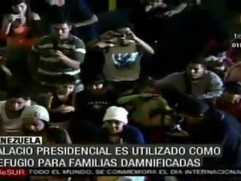 Chávez recorrió refugio para damnificados por lluvias