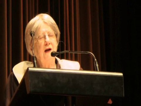 Geneviève Laroque : accompagnement des personnes âgées