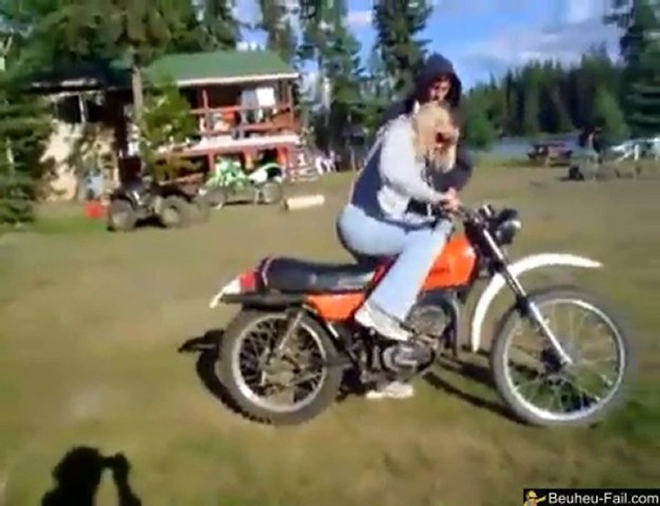 Blond wheelie