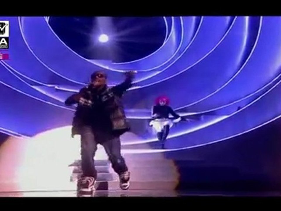 B.o.B feat. Hayley Williams - Airplanes «EMA Madrid» 2010