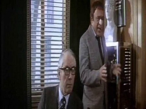 Herbert Lom as Chief Inspector Dreyfus - Part 1/2