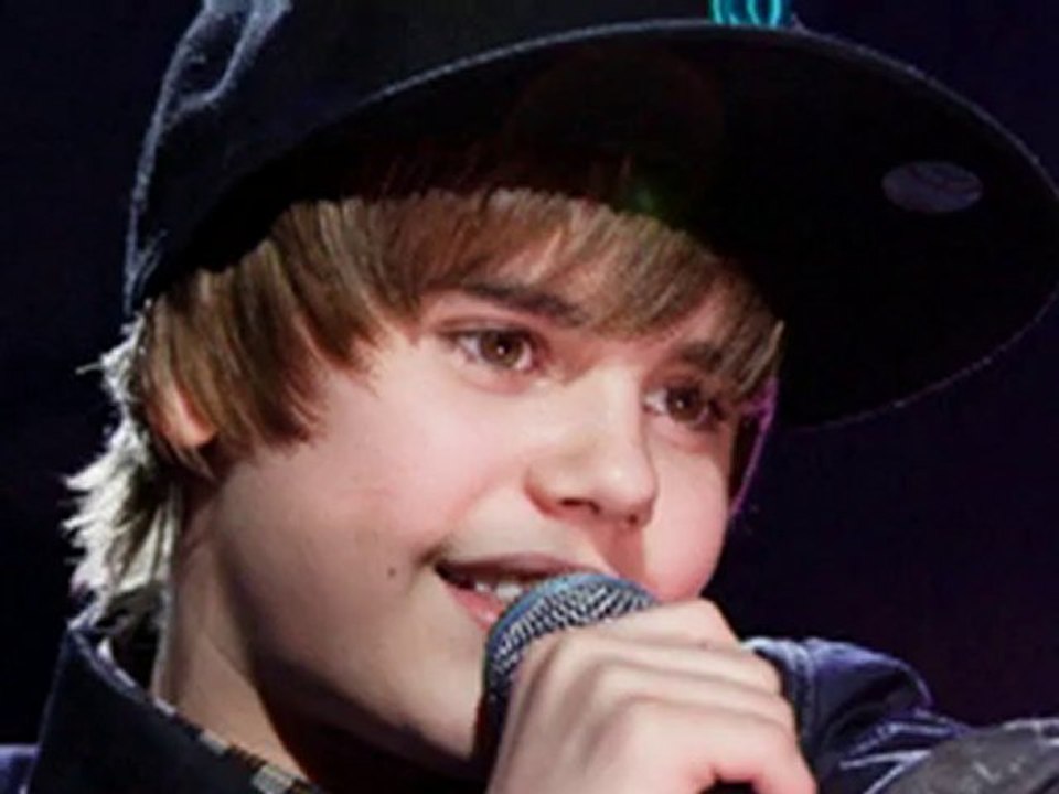 Justin Bieber launches headphones! video Dailymotion