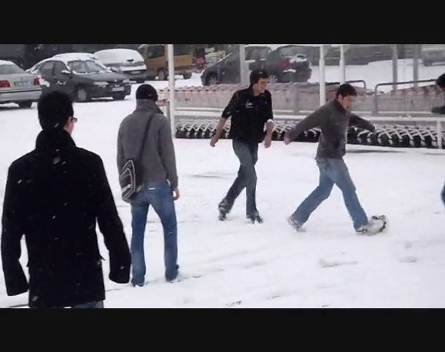 Vie étudiante Les Isenniens sous la neige novembre 2010