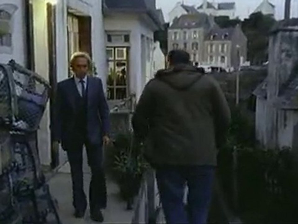 Un chien dans un jeu de Quille