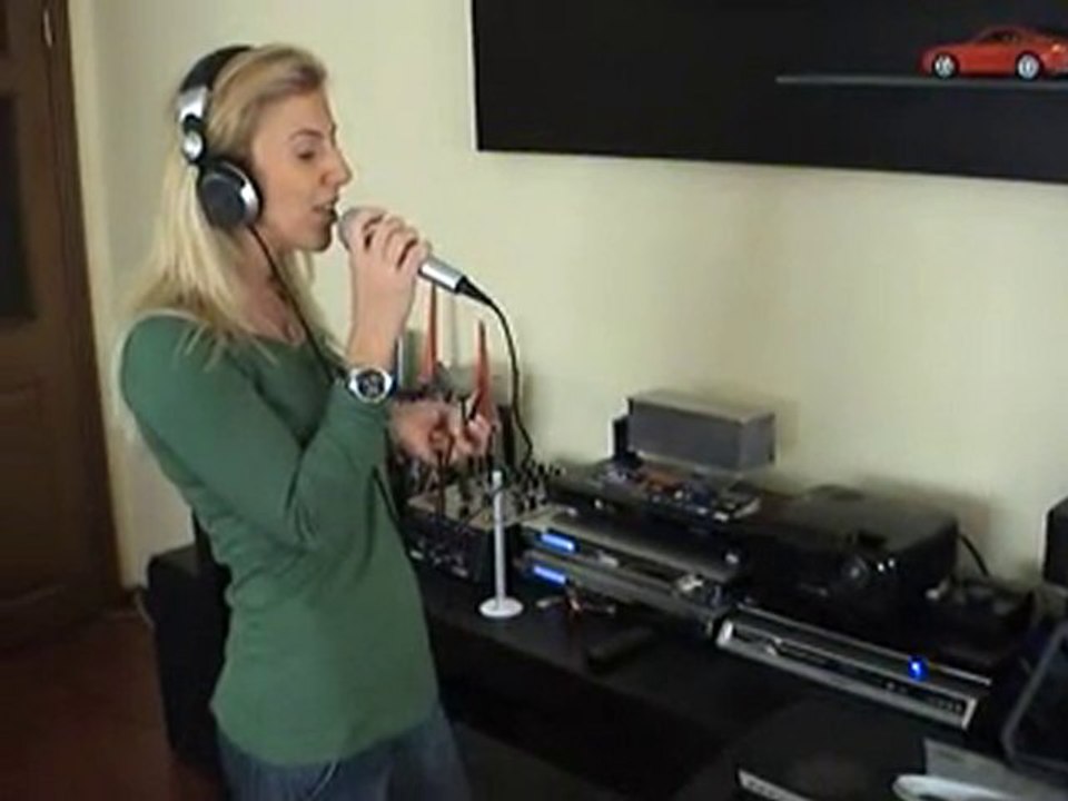 Sinem in studio