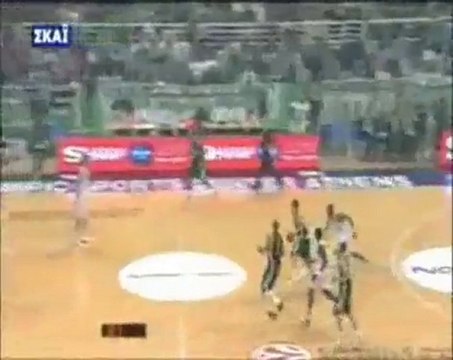 Το απίστευτο τρίποντο του Δημήτρη Διαμαντίδη με τη Σιένα