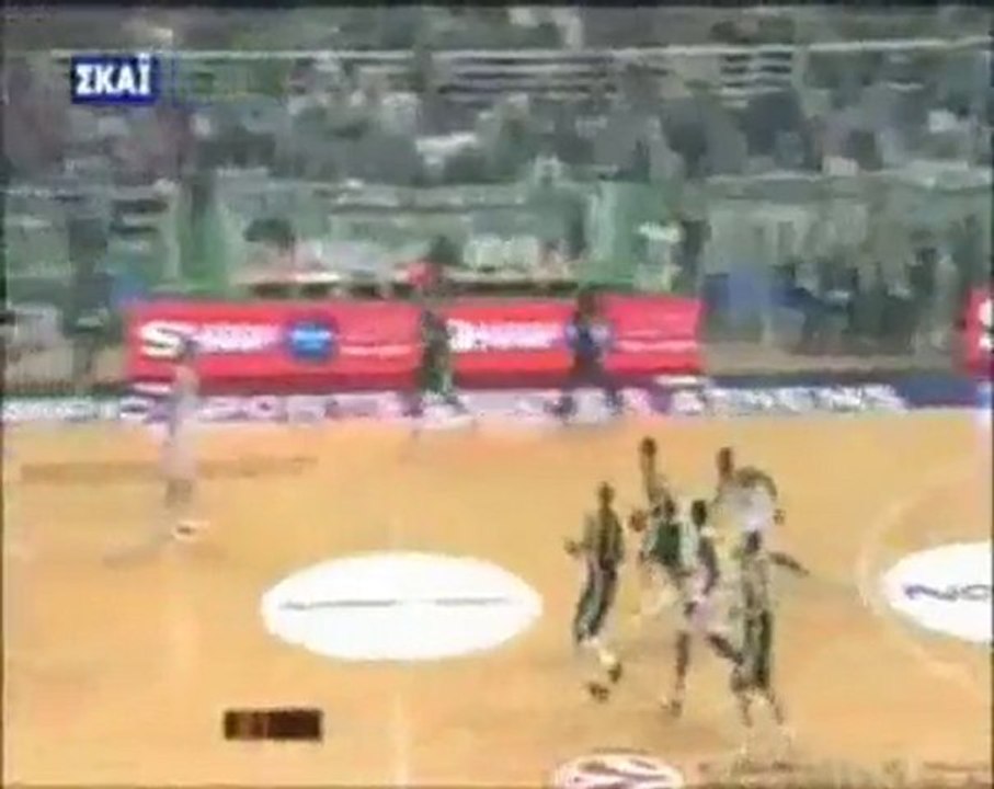 Το απίστευτο τρίποντο του Δημήτρη Διαμαντίδη με τη Σιένα