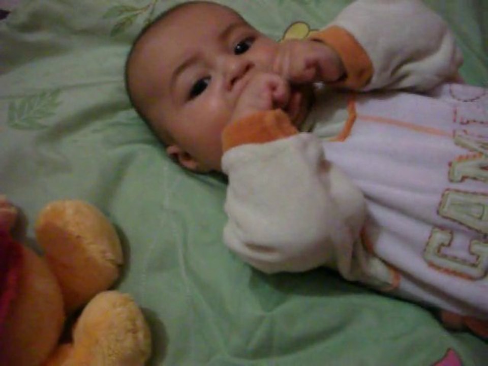 Mon lou qui parle avec ses mains dans la bouche pas top mdr