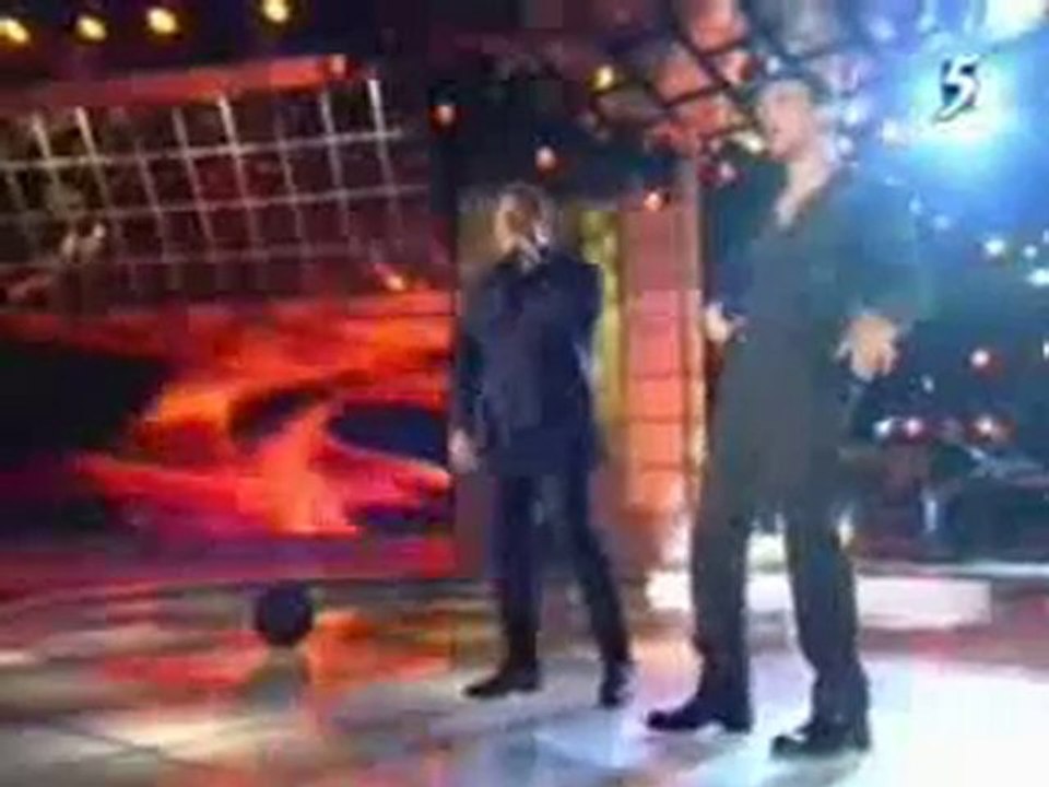 Tom Jones &  Enrique Iglesias - Fire -  Live Concert