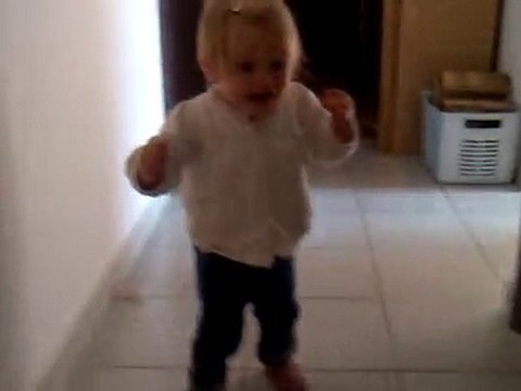 Premiers pas d'Hélo - 12 mois et demi