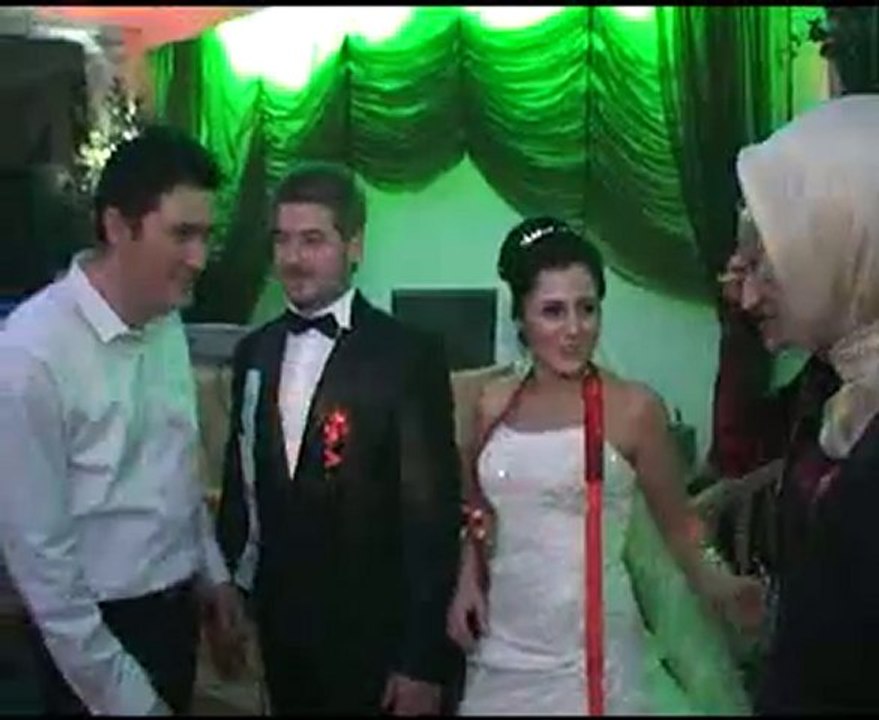 Elif ve Bahadır' ın Düğünü, takı töreni 1. bölüm