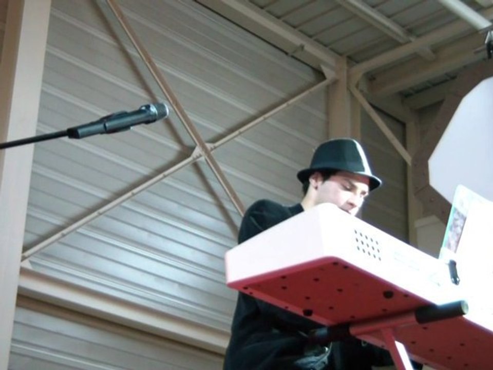 TGS 2010 : One Winged Pianist