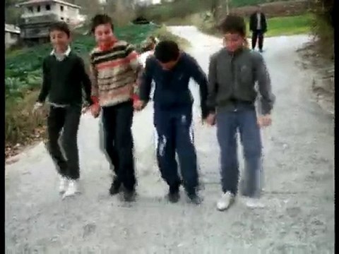 Düzköy Büyük Mahalle Çocuklarından Horon Şovu