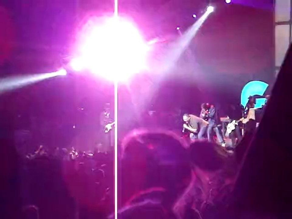 Gorillaz "Feel good inc" live au Zenith (2010)