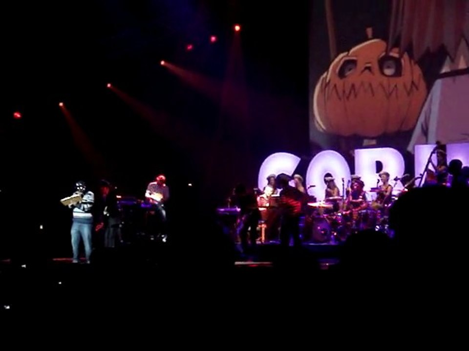 Gorillaz "November has come" live au Zenith (2010)