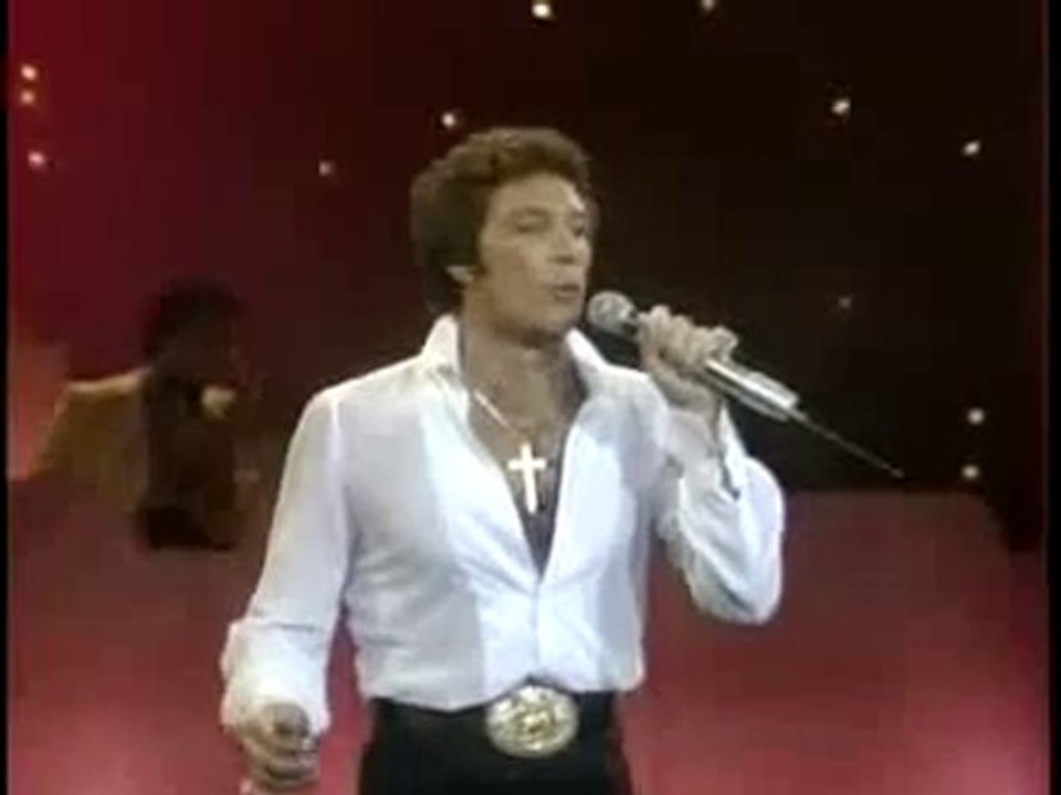 TOM JONES - I WRITE THE SONGS - LIVE