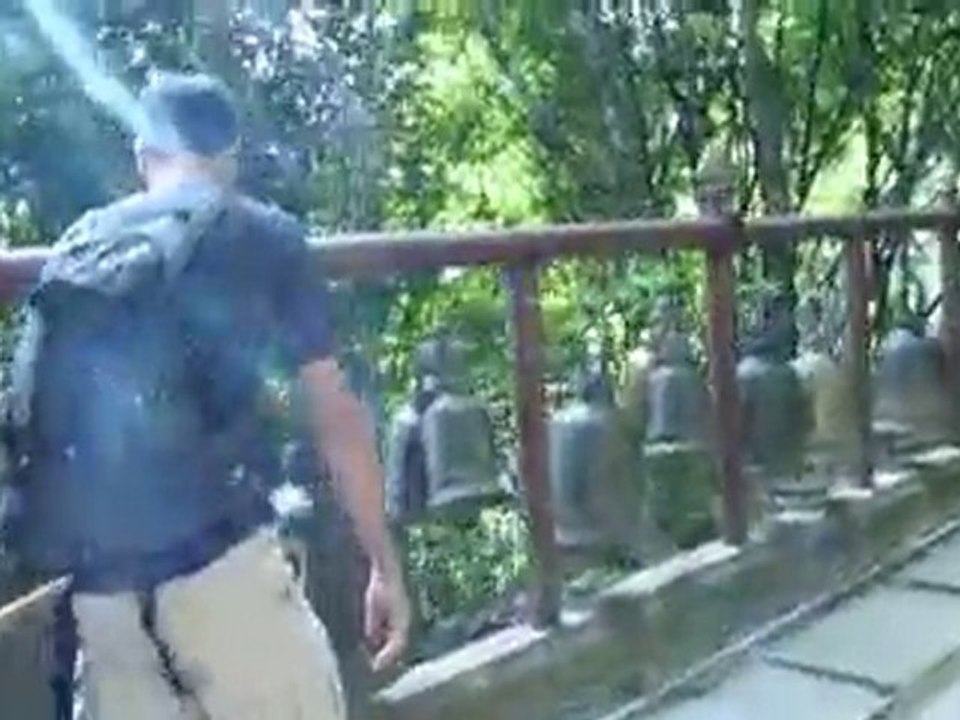 Damien s'eclate avec les cloches !