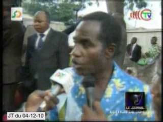 Cérémonie de décoration de l'artiste Roga-Roga