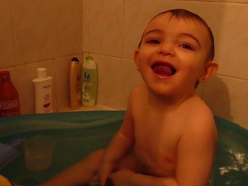 Nolan dans le bain