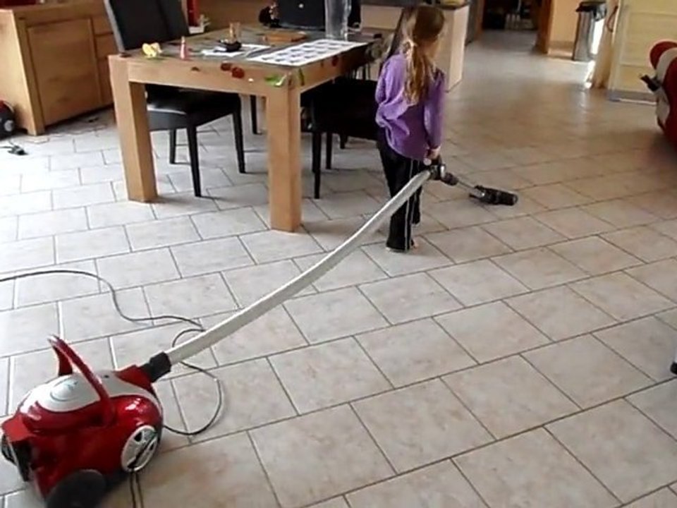 Lina fait le ménage