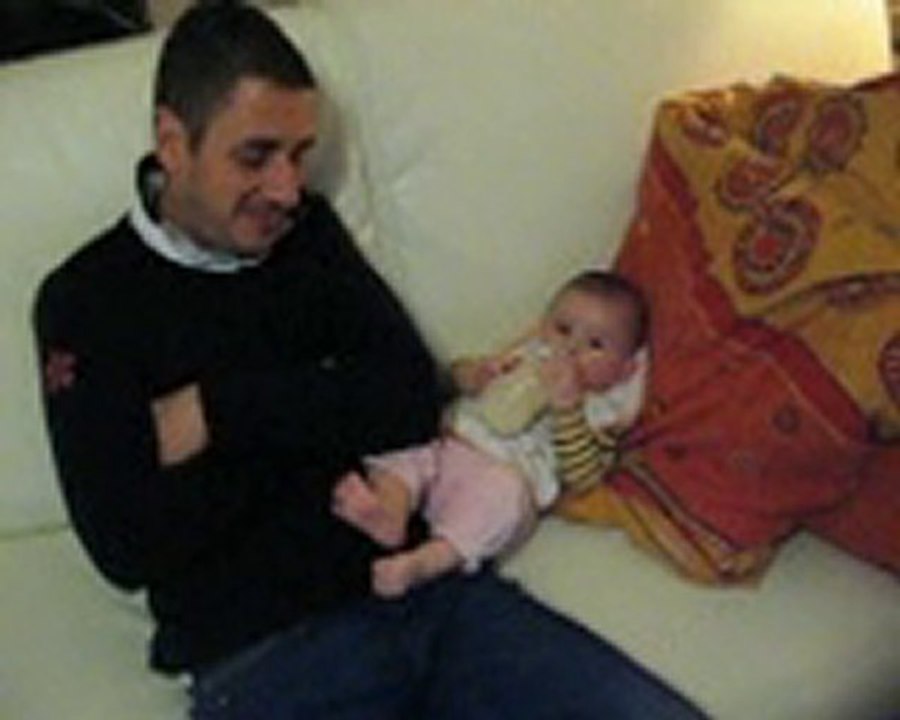 raph cool memere et boit toute seule